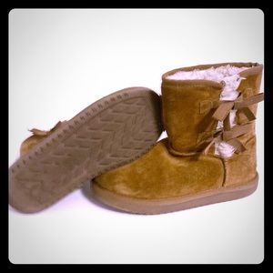Koolaburra by UGG Victoria Short Bows Kid 4 W 6